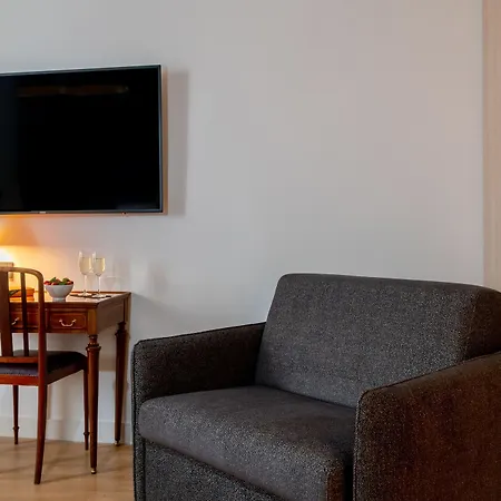 9hotel Cesari Hotell 4*