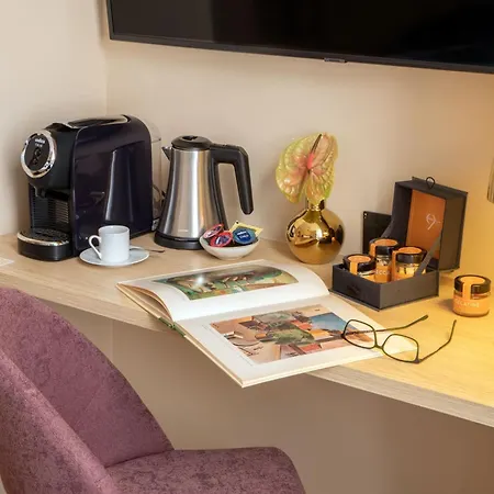 9hotel Cesari מלון 4*