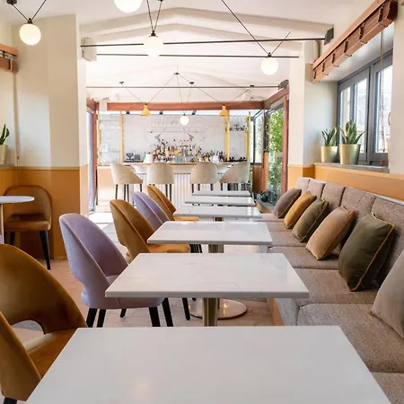 9hotel Cesari מלון 4*