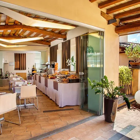 9hotel Cesari