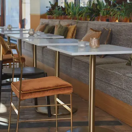 Hotell 9hotel Cesari 4*