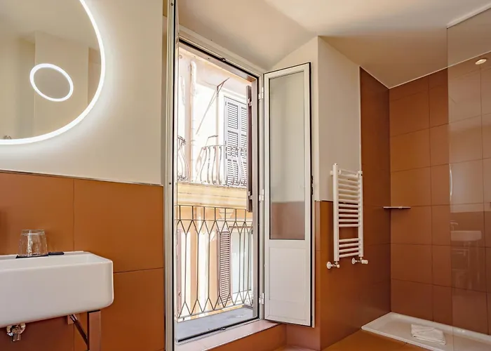 9hotel Cesari מלון 4*