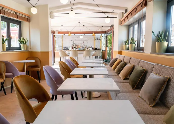 9hotel Cesari מלון 4*