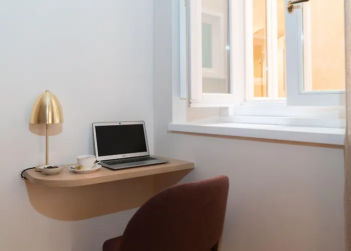 9hotel Cesari מלון 4*