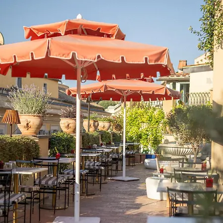9hotel Cesari 4*