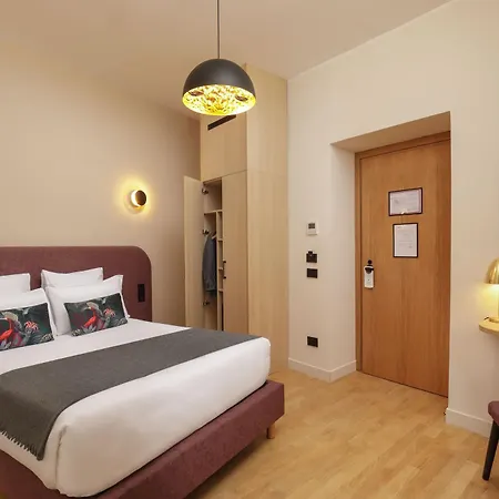 9hotel Cesari Отель Рим