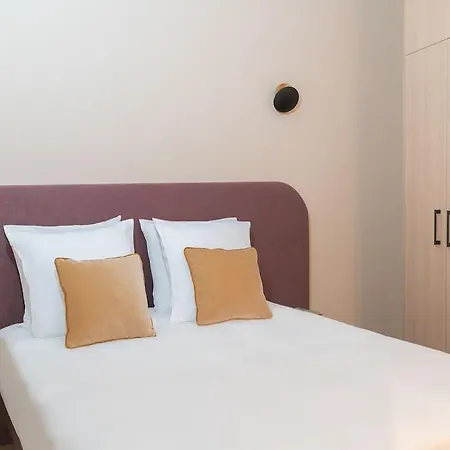 9hotel Cesari Отель