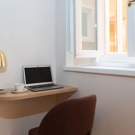 9hotel Cesari Hotel 4*