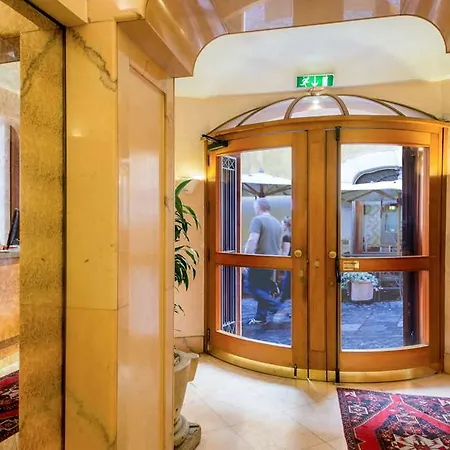 9hotel Cesari Отель Рим