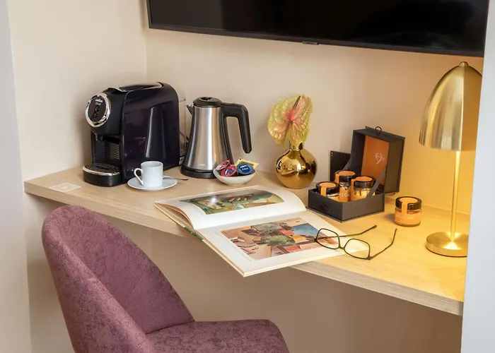 9hotel Cesari Hotel 4*